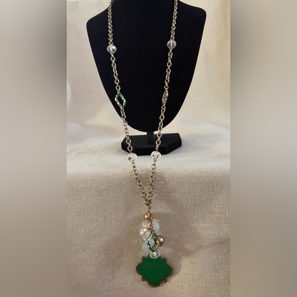 Elegant Green Pendant Necklace